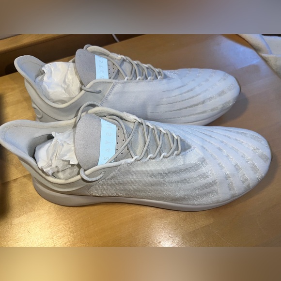 NIB Athleta Exclusive Saysh One Sneaker - Picture 11 of 15